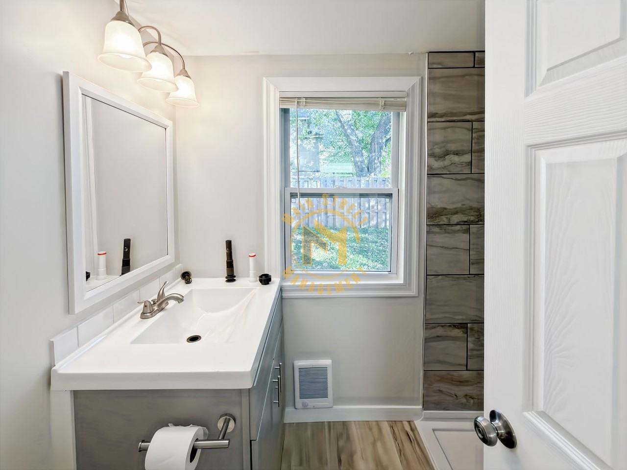214 Smith St - Photo 7 of 10