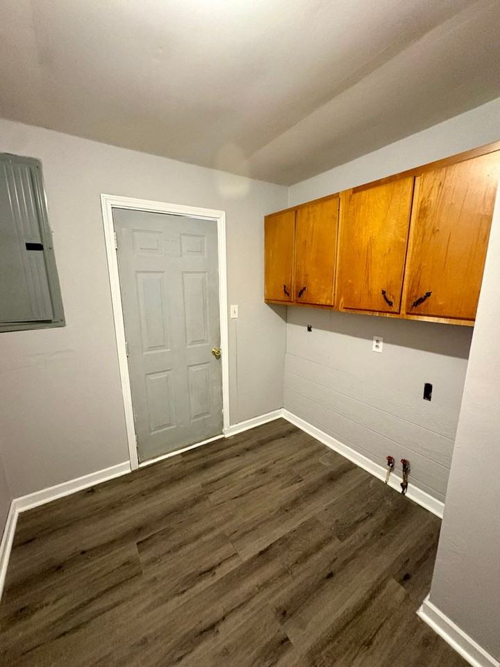 301 7th St - Photo 5 of 9