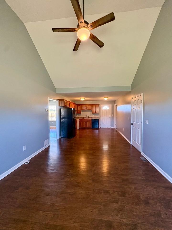 163 J Hunt Rd - Photo 2 of 11