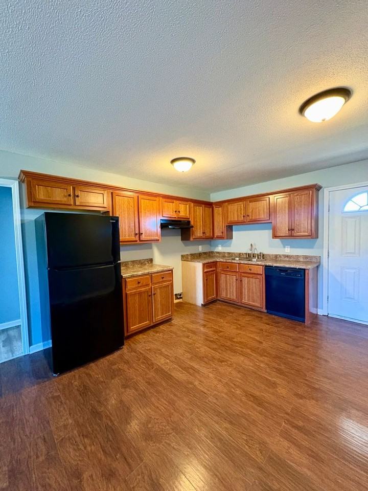163 J Hunt Rd - Photo 4 of 11