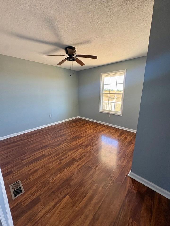 163 J Hunt Rd - Photo 7 of 11