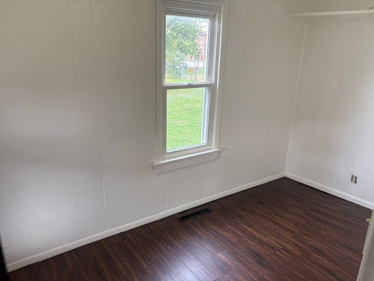 213 Quincy St - Photo 2 of 4