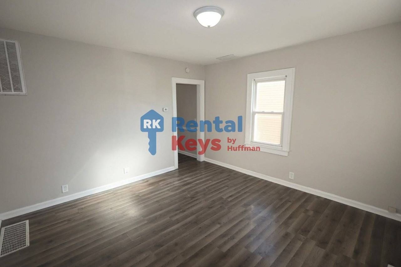1204 E Maryland St - Photo 4 of 15