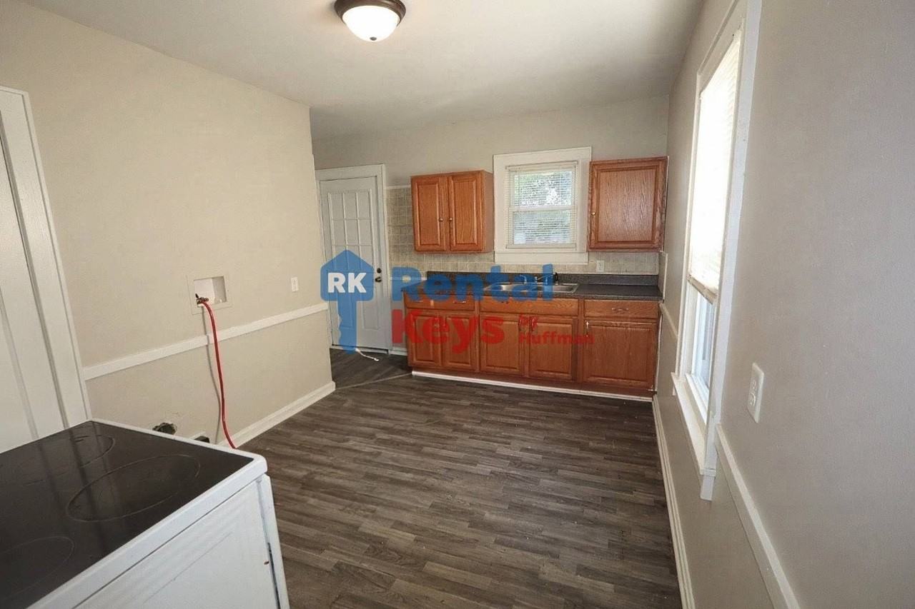 1204 E Maryland St - Photo 5 of 15