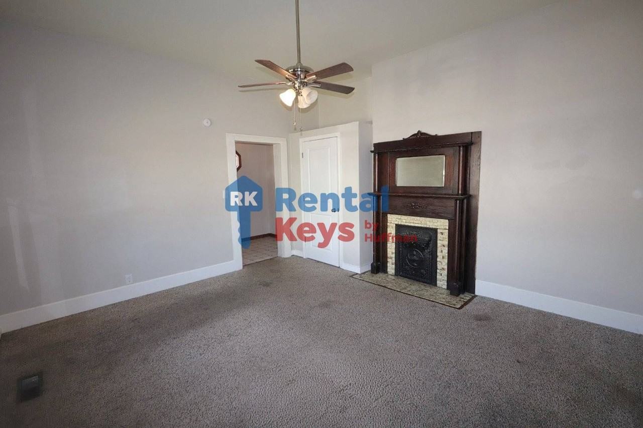 317 E Iowa St - Photo 4 of 23