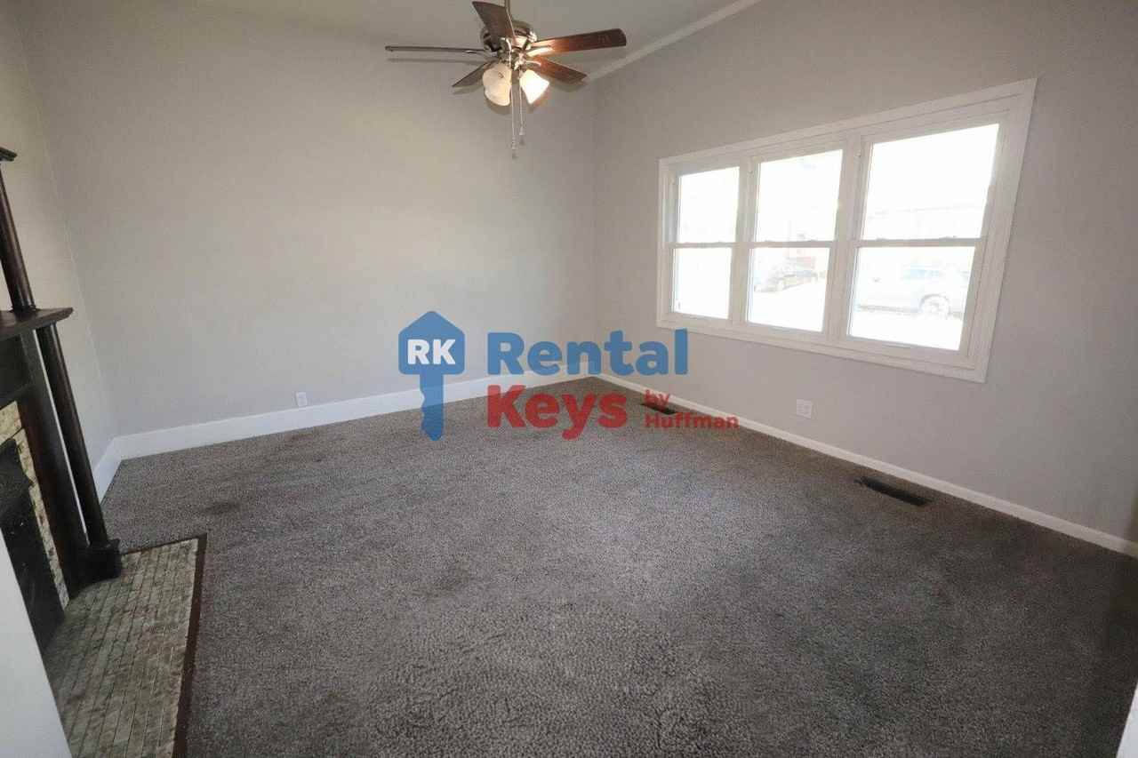 317 E Iowa St - Photo 5 of 23