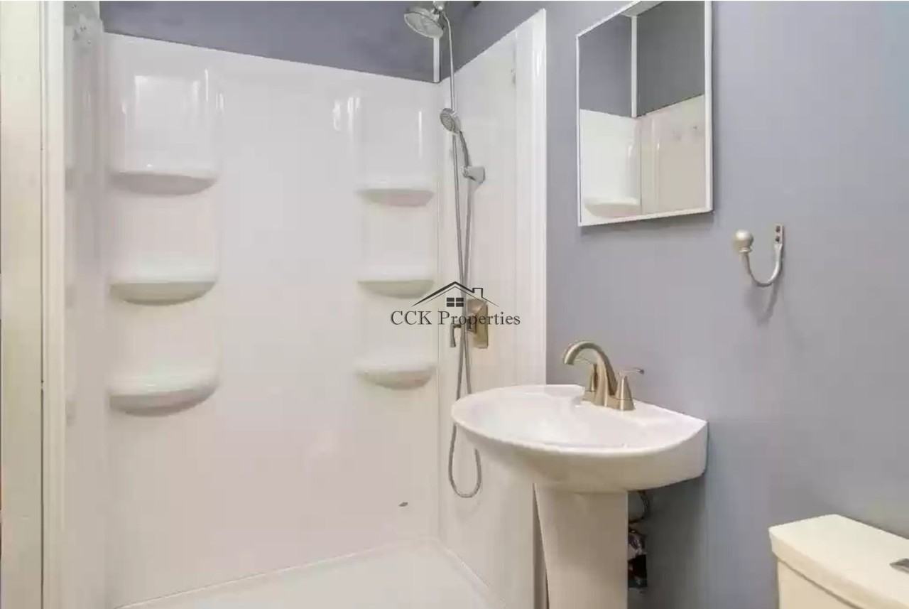 605 Sherman Dr - Photo 6 of 10