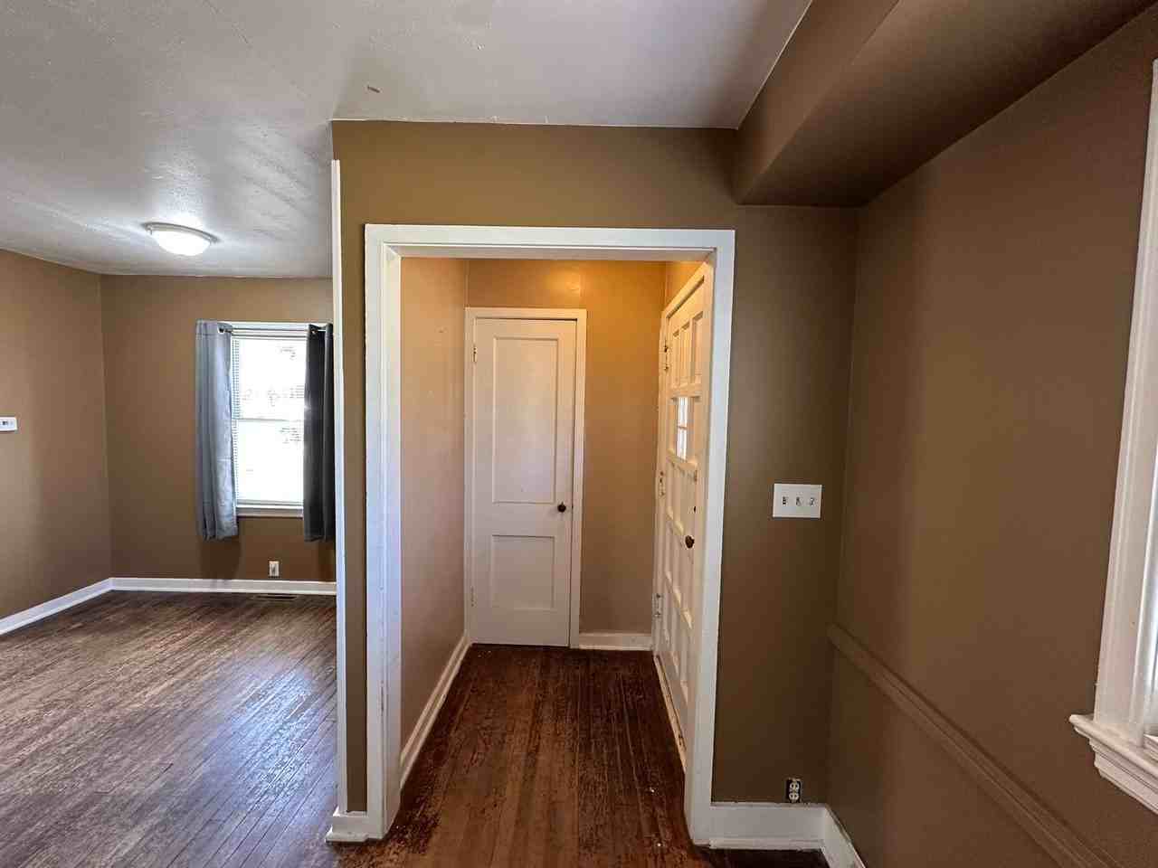 611 W Spruce St - Photo 2 of 17