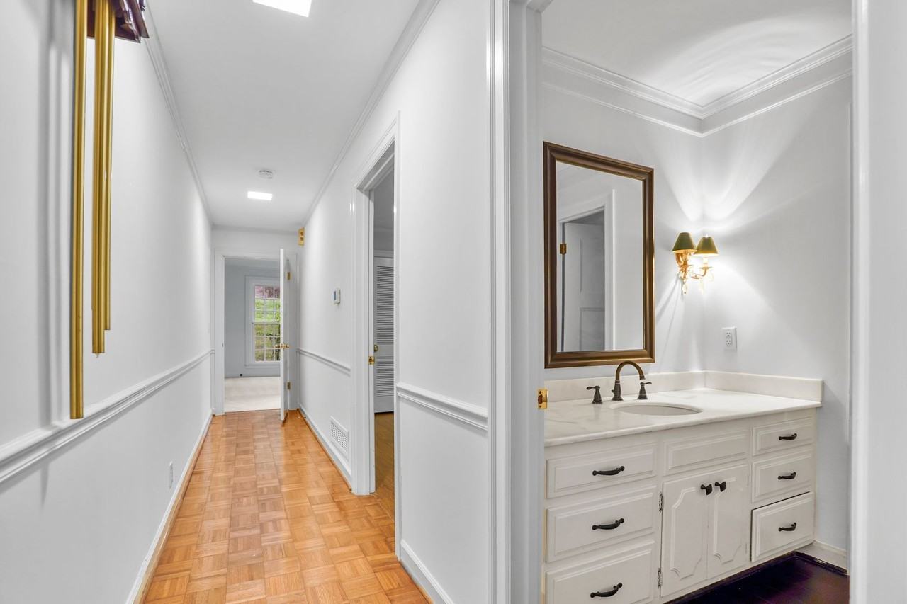 1812 Cromwell Dr - Photo 4 of 43