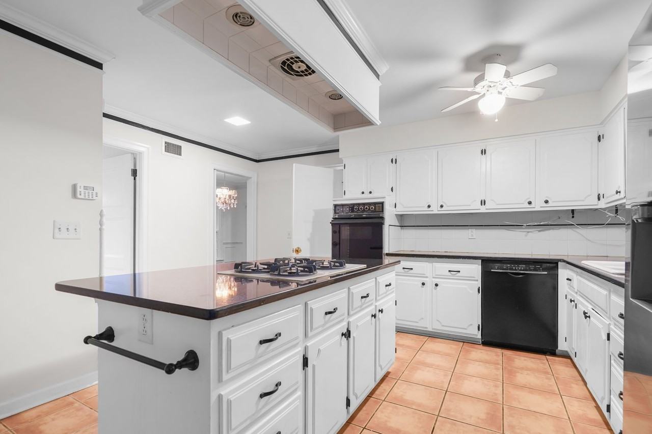 1812 Cromwell Dr - Photo 5 of 43