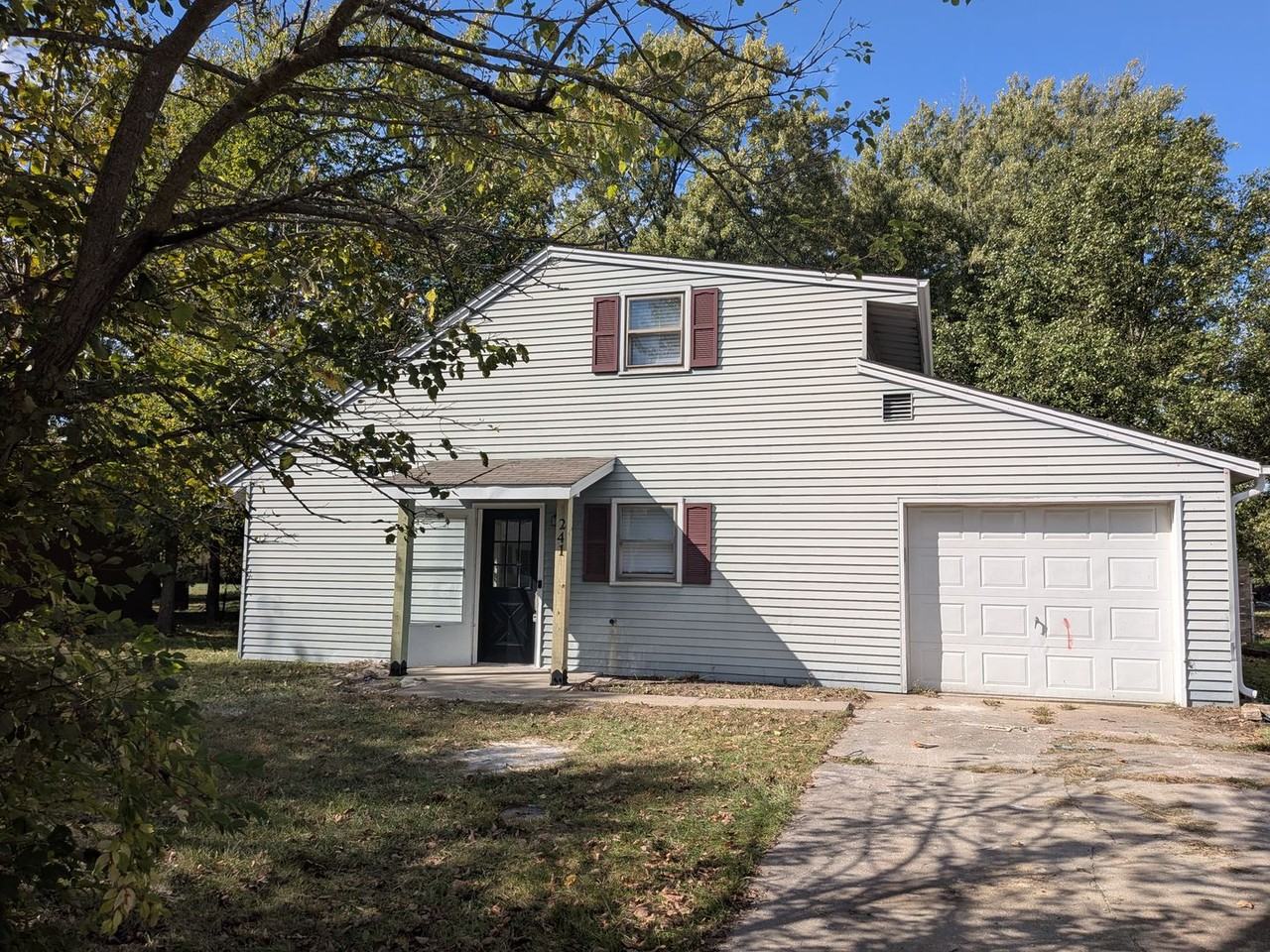 241 N Rainbow Dr - Photo 2 of 32