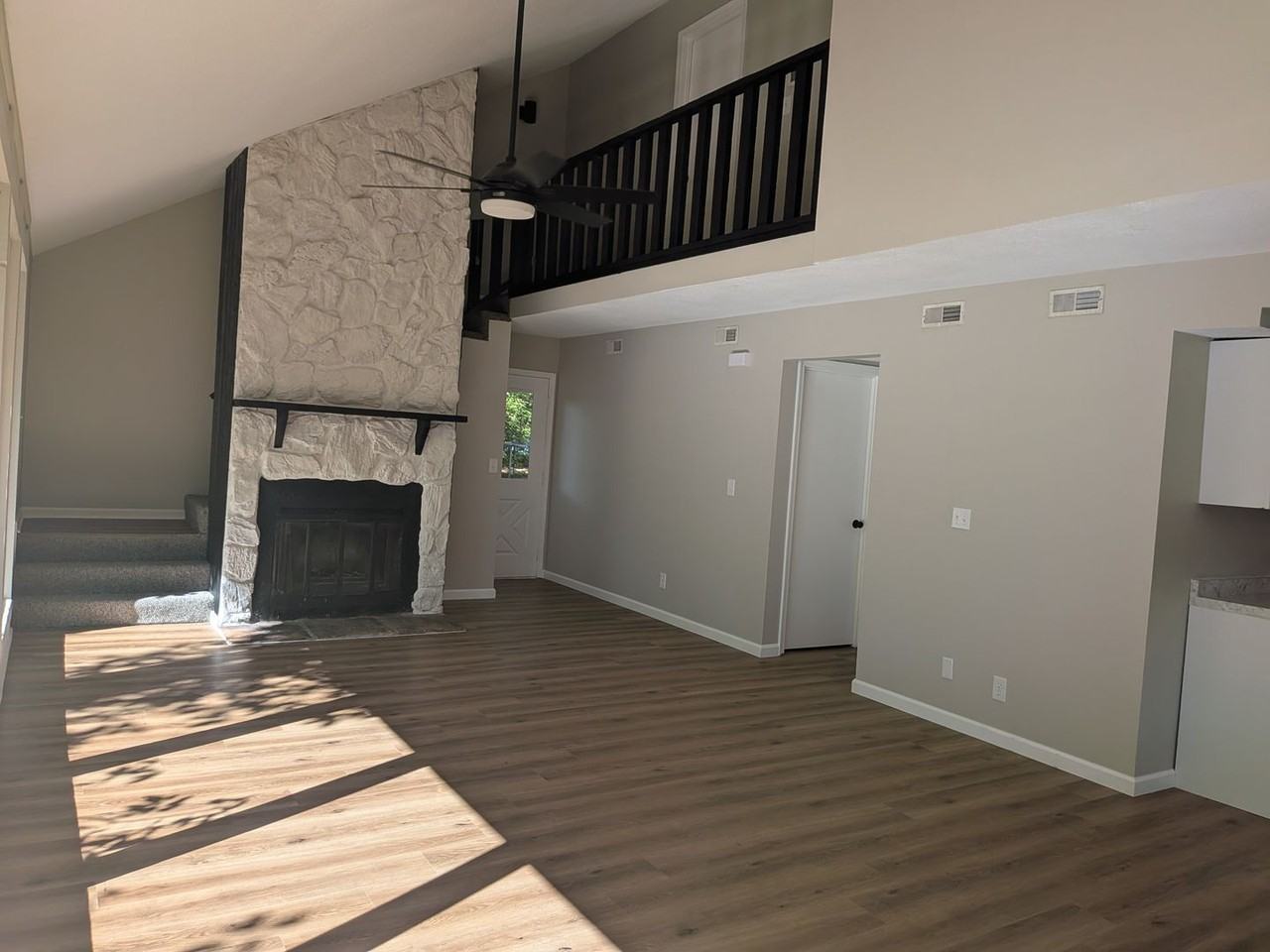 241 N Rainbow Dr - Photo 4 of 32