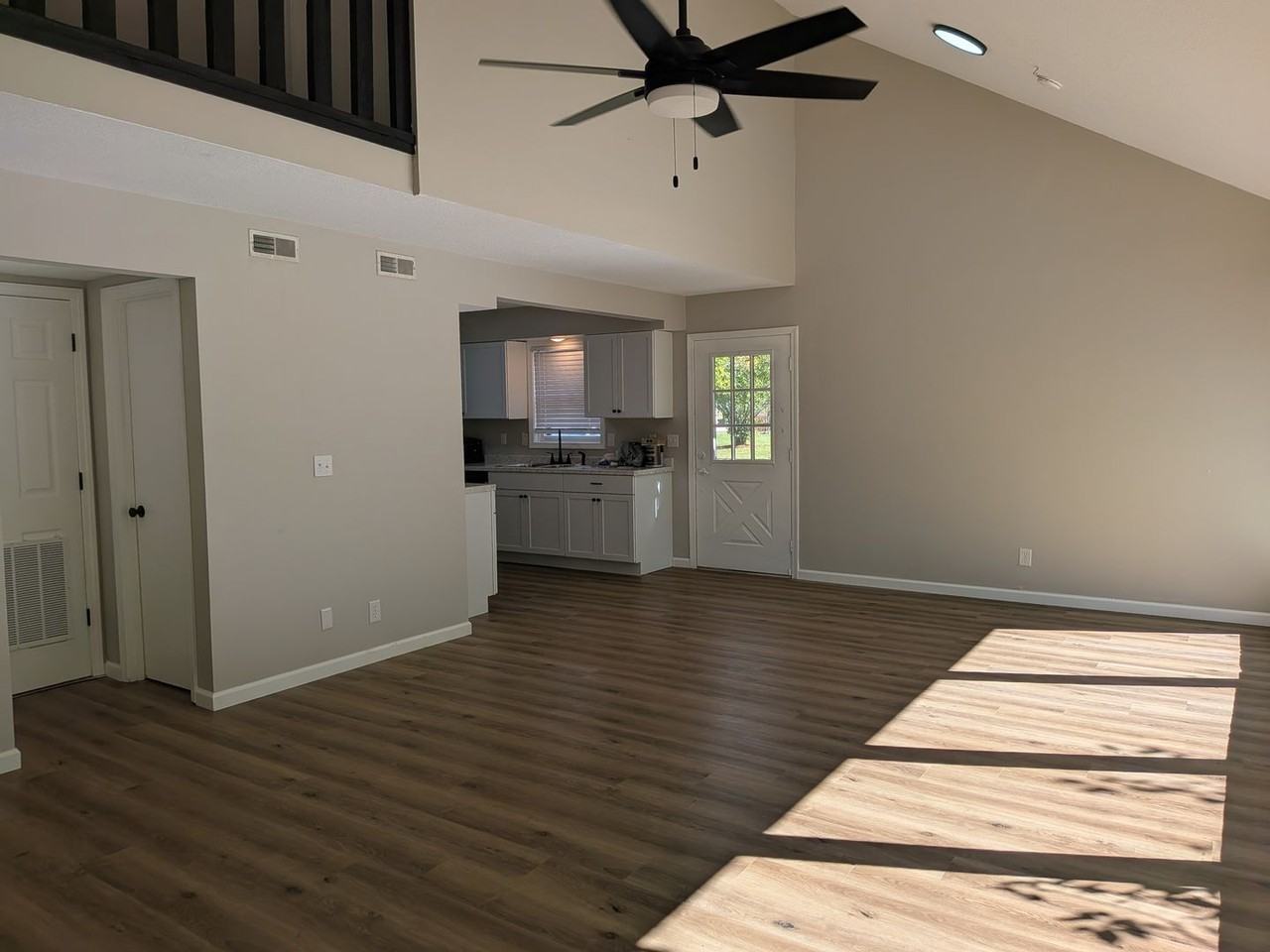 241 N Rainbow Dr - Photo 5 of 32