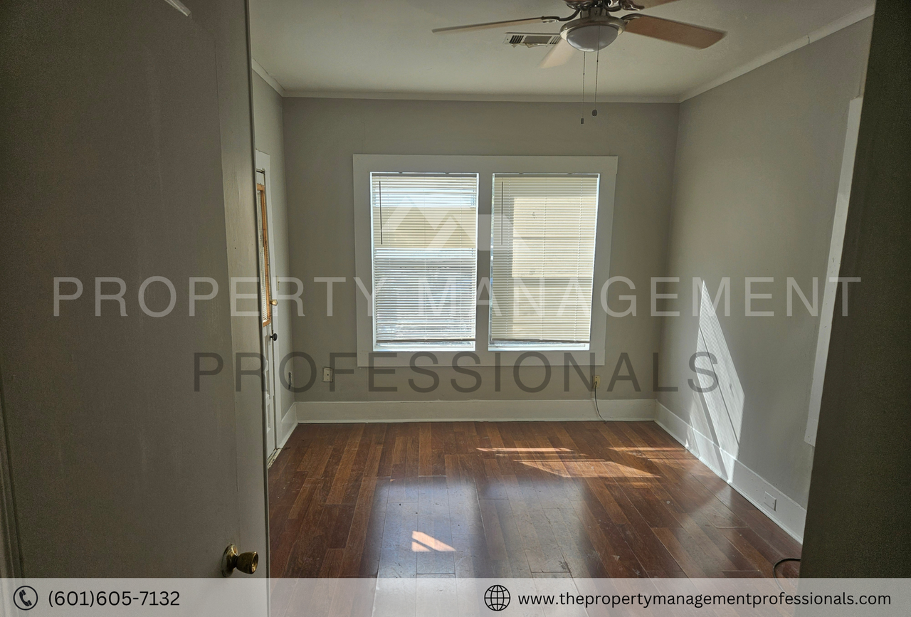 234 Fairbanks St - Photo 4 of 11