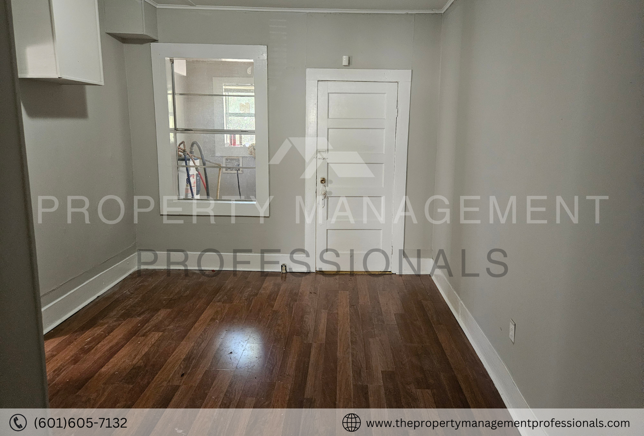234 Fairbanks St - Photo 5 of 11