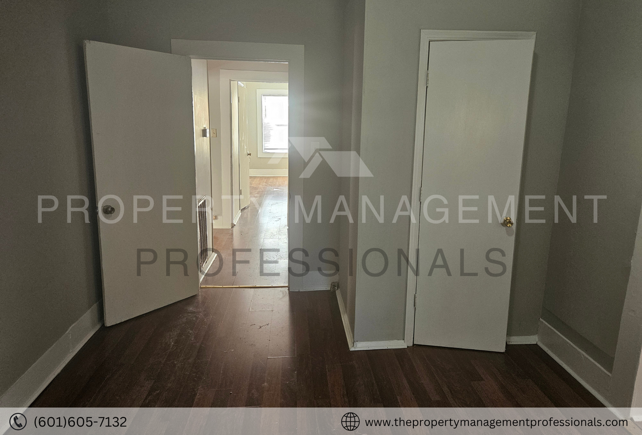 234 Fairbanks St - Photo 6 of 11