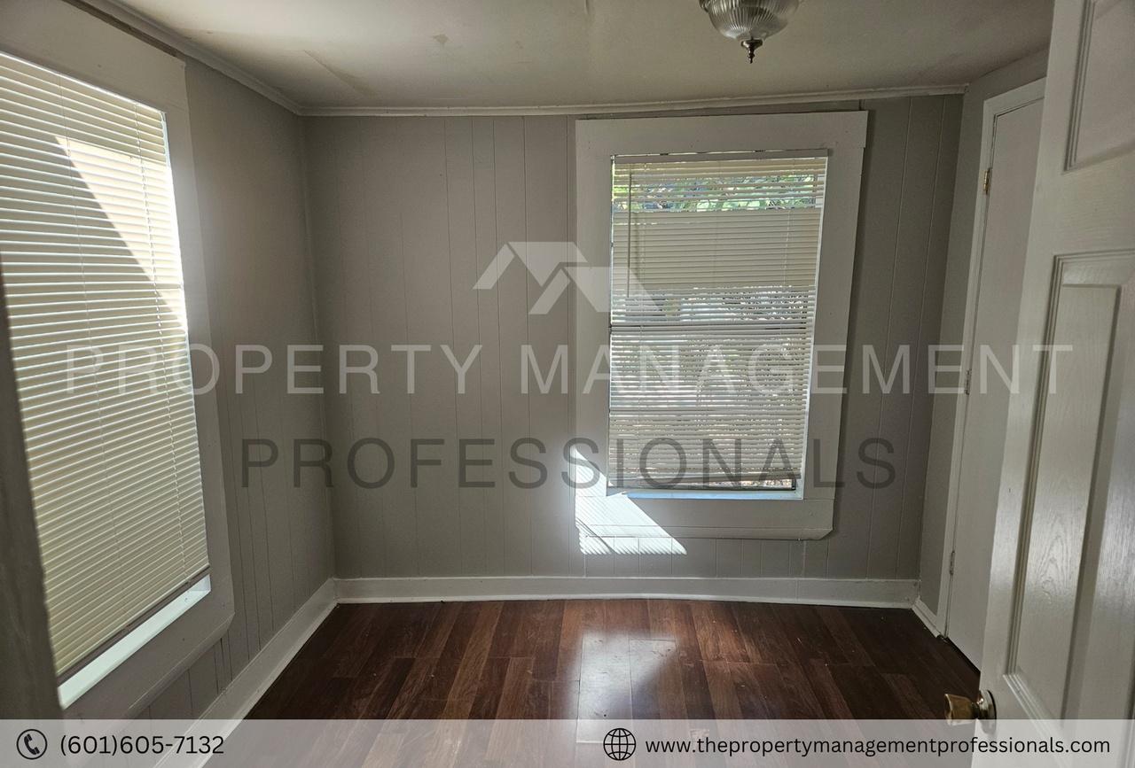 234 Fairbanks St - Photo 7 of 11