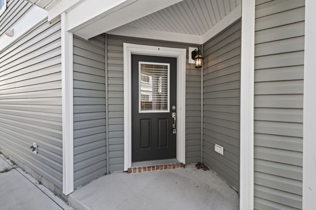 915 12th St - Photo 3 of 37