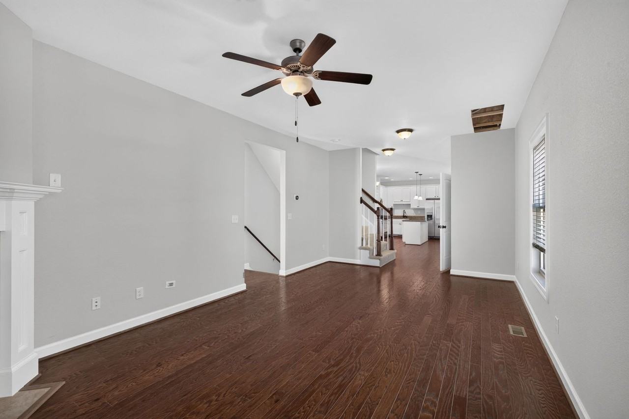 915 12th St - Photo 7 of 37