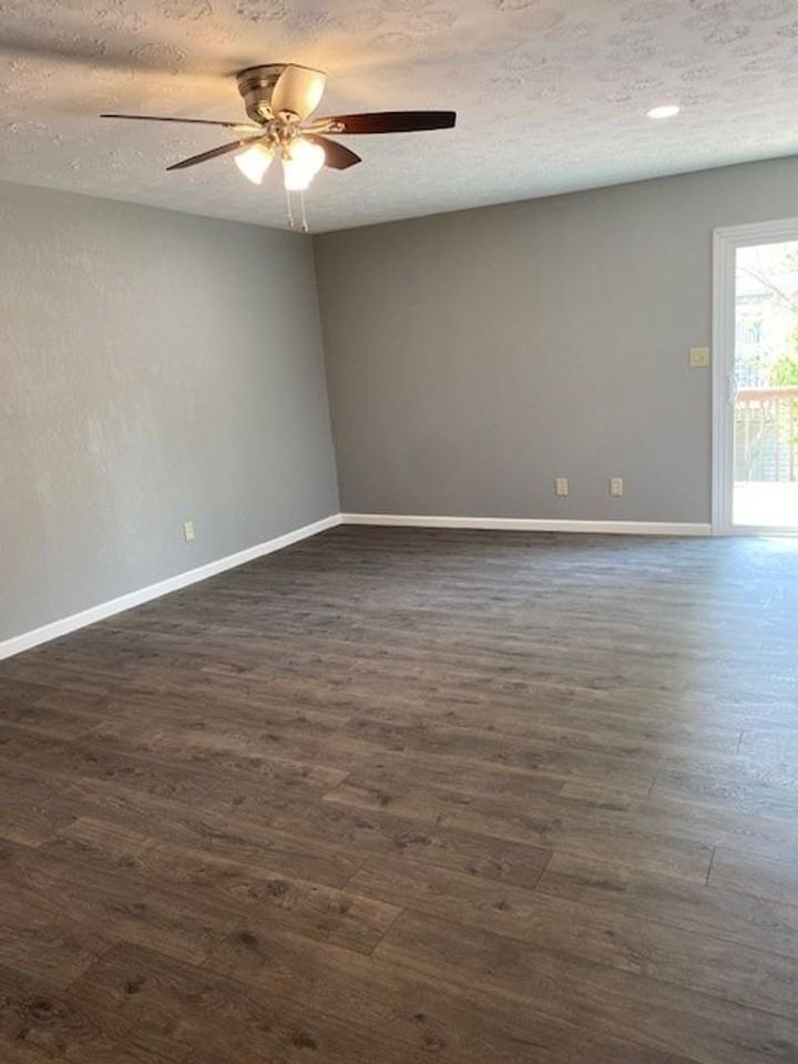 452 Meadow Dr #B - Photo 3 of 16