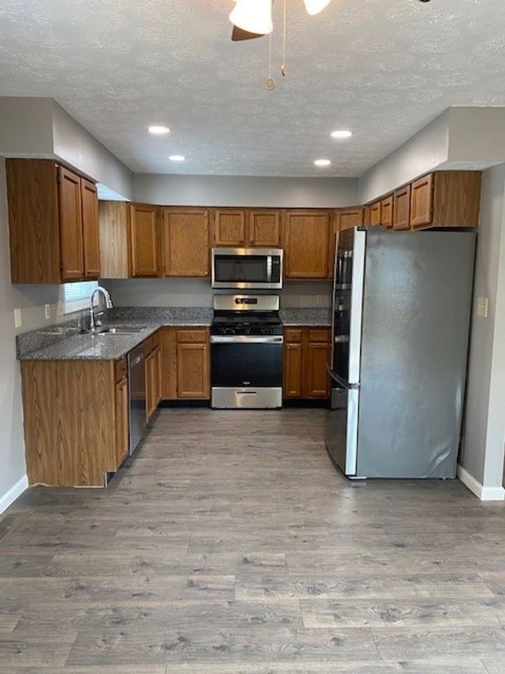452 Meadow Dr #B - Photo 5 of 16