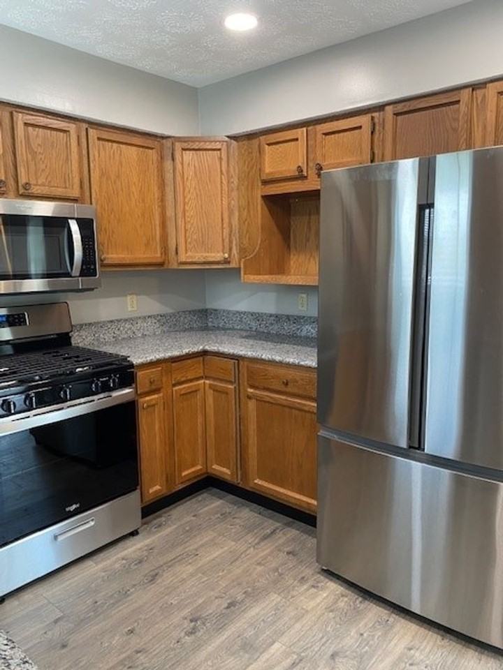 452 Meadow Dr #B - Photo 6 of 16