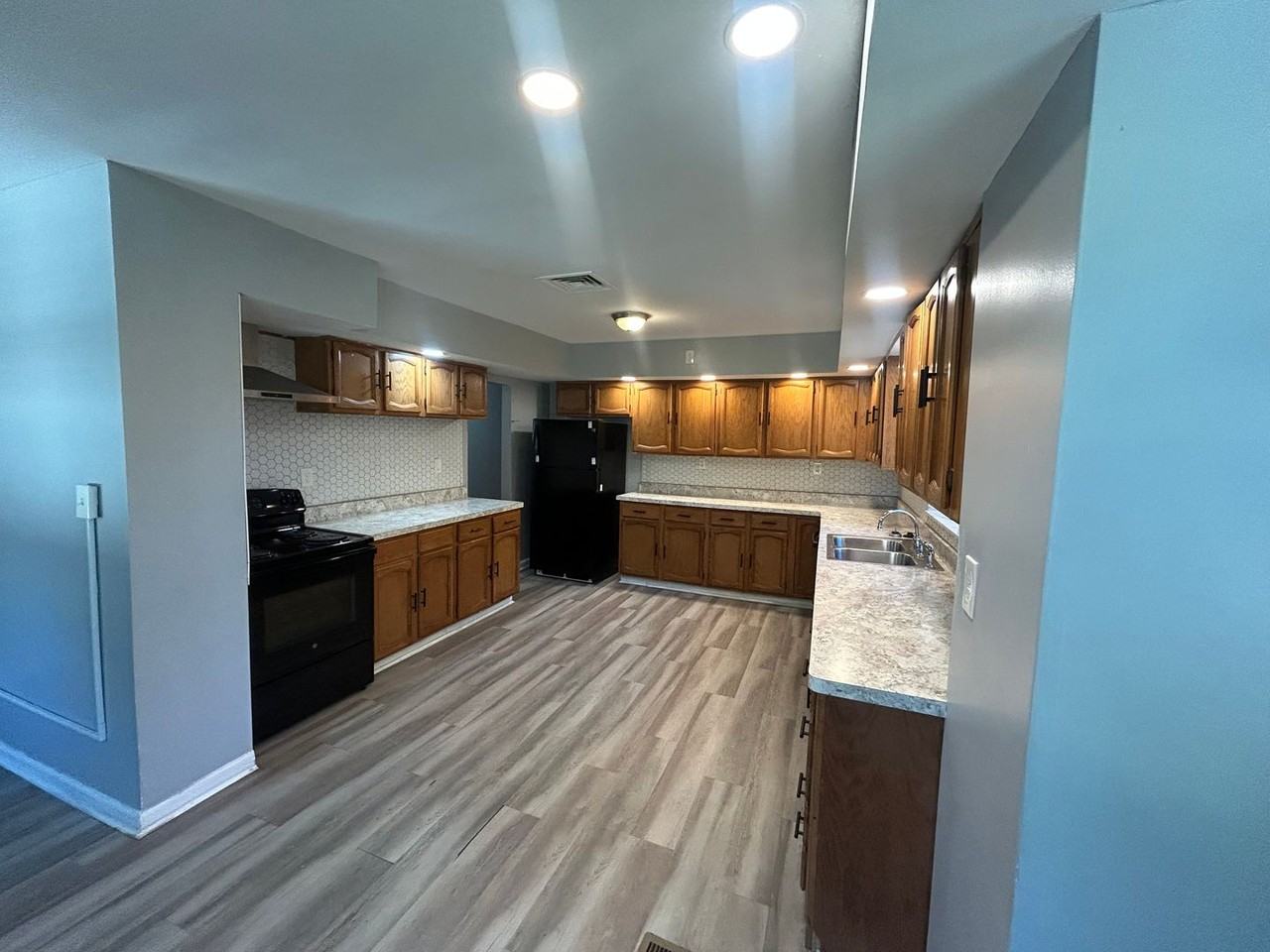 746 Greenwood - Photo 4 of 28