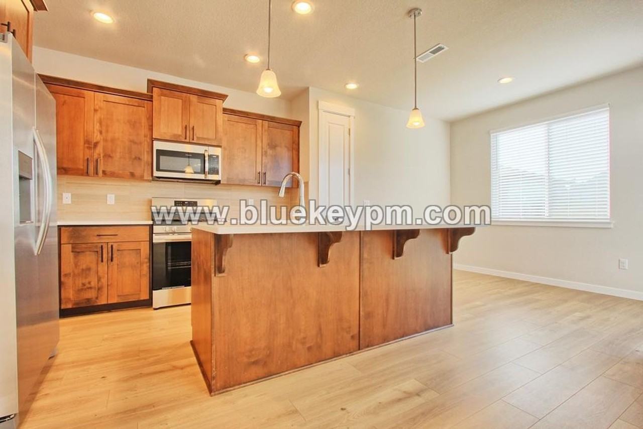 213 S 88th Dr - Photo 5 of 16