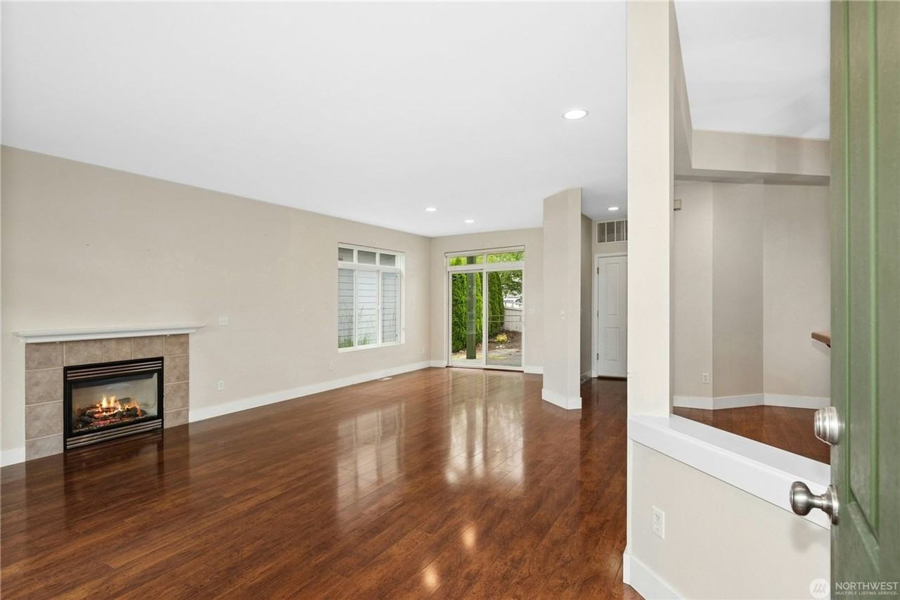 16918 Woodside Dr Se - Photo 3 of 35