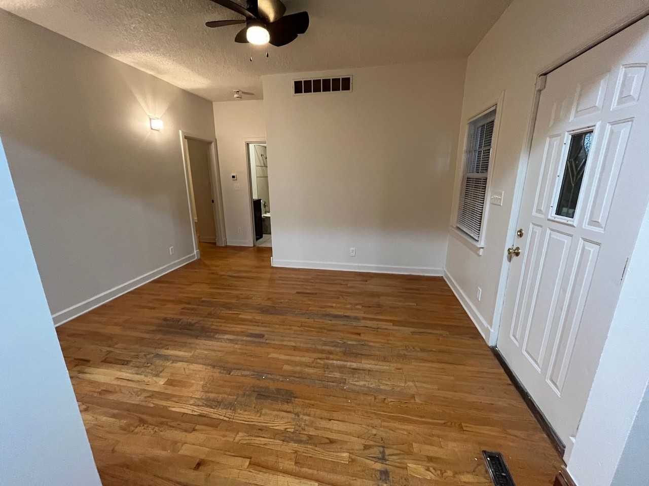 2511 Yonge St - Photo 4 of 19