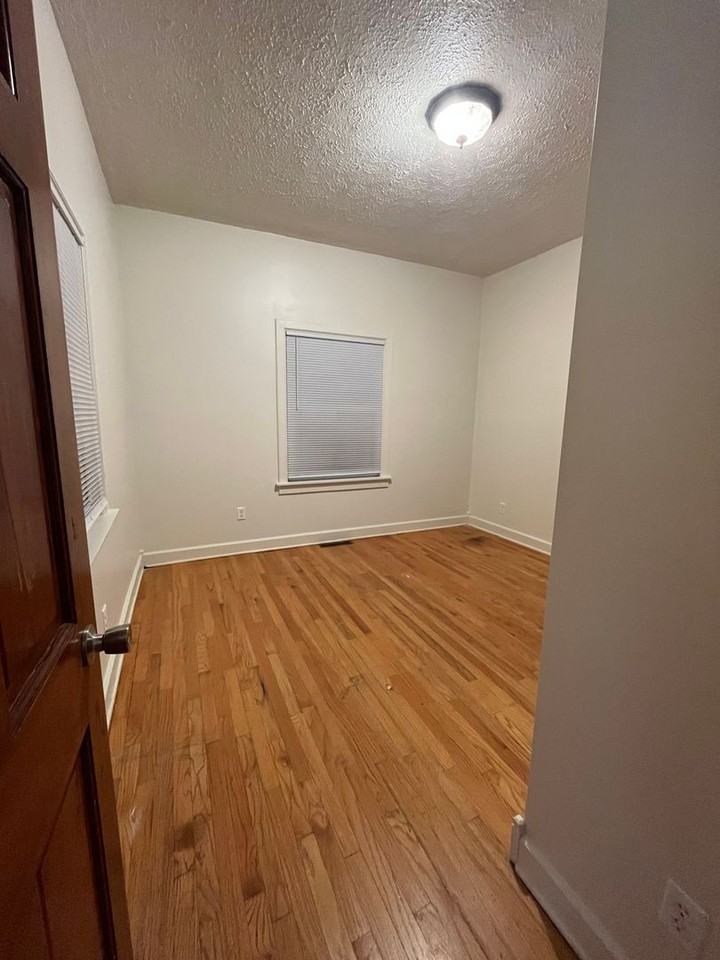 2511 Yonge St - Photo 7 of 19