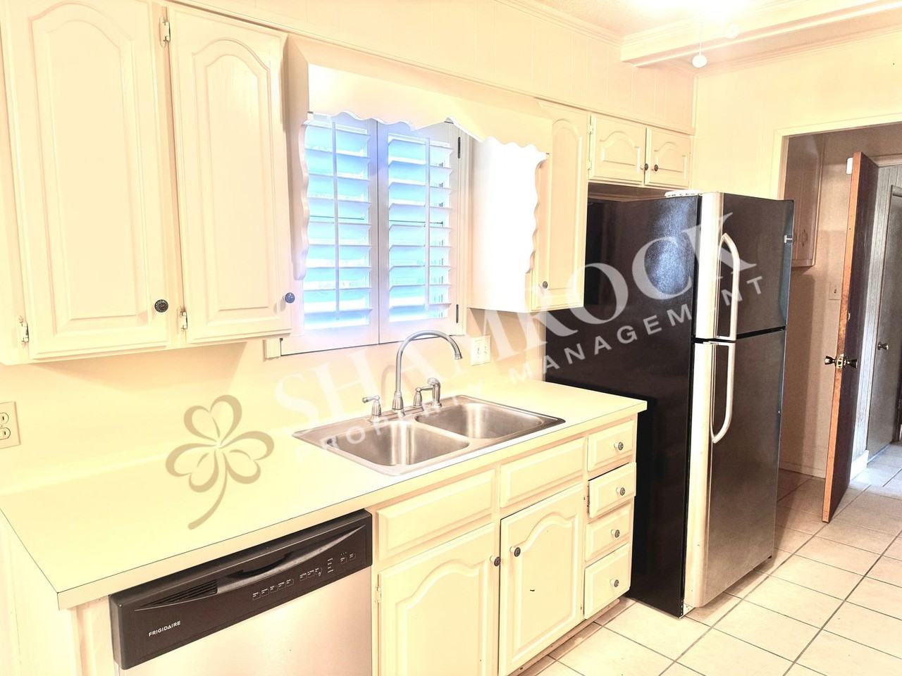 2223 Carolinda Dr - Photo 4 of 12