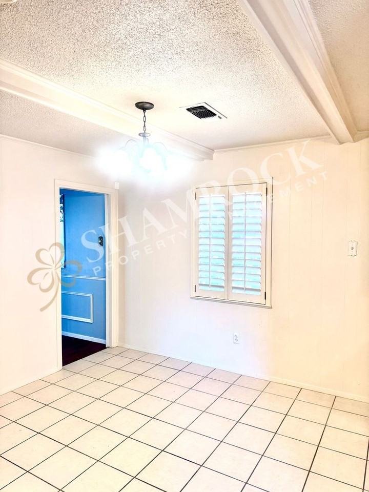 2223 Carolinda Dr - Photo 6 of 12