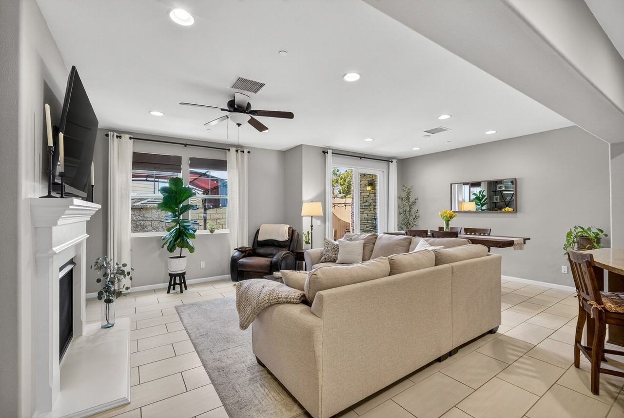 3877 Par Dr - Photo 4 of 43