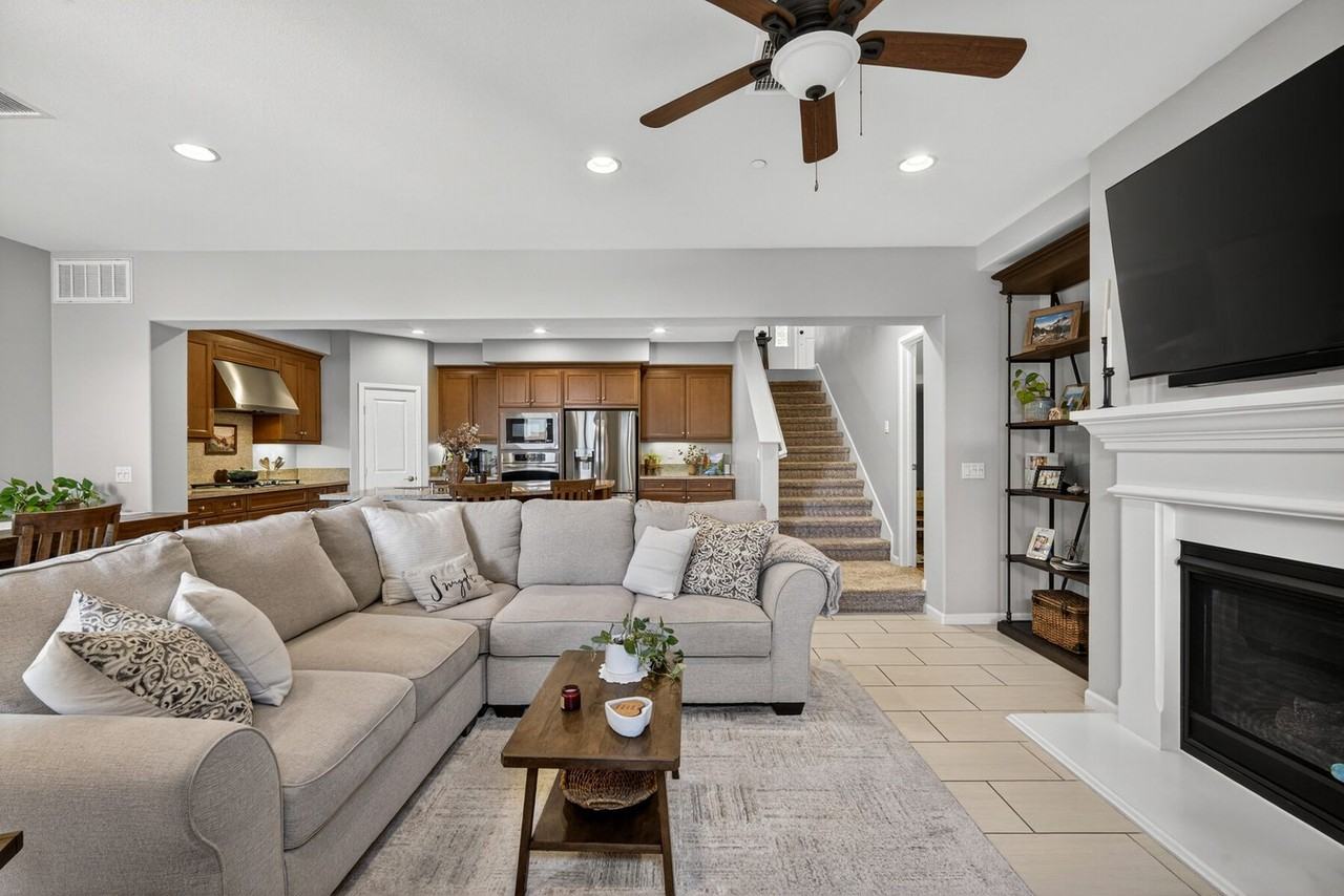3877 Par Dr - Photo 5 of 43
