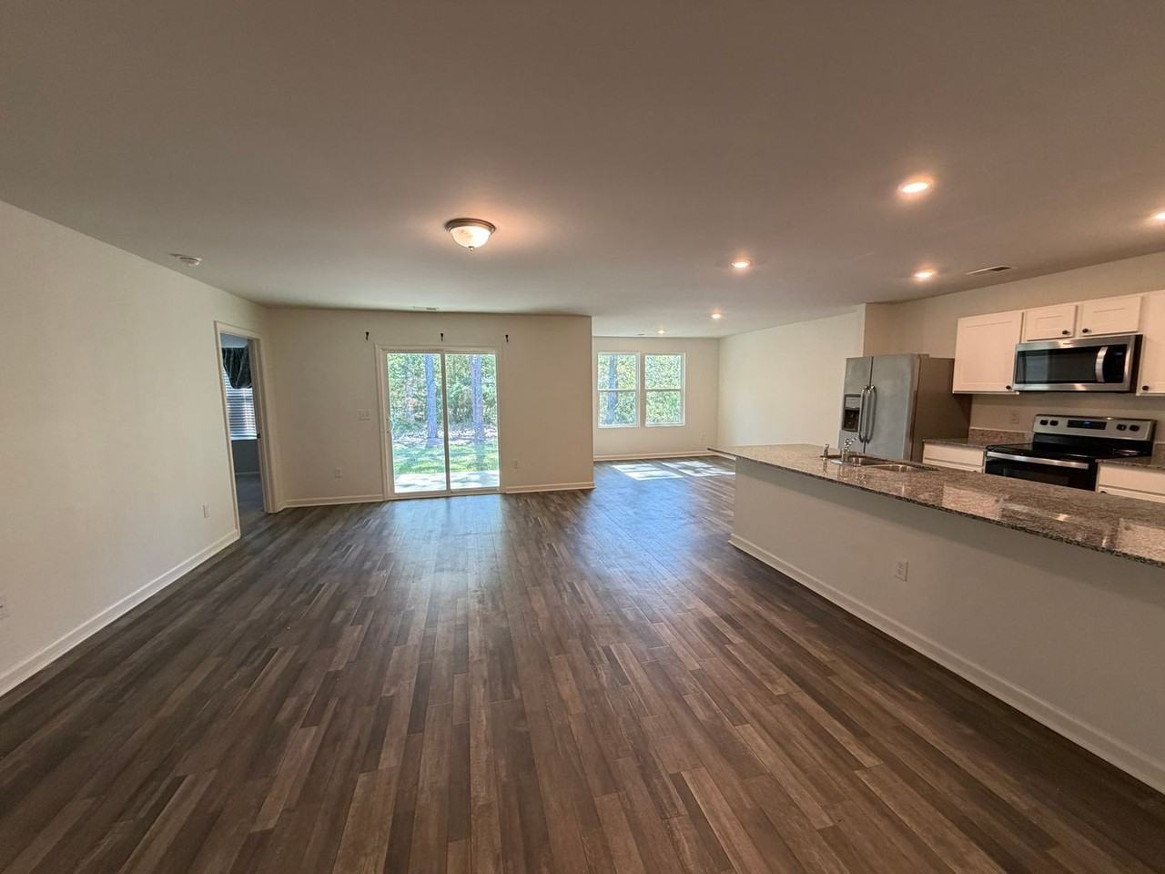 2491 Provence Dr Se - Photo 3 of 33