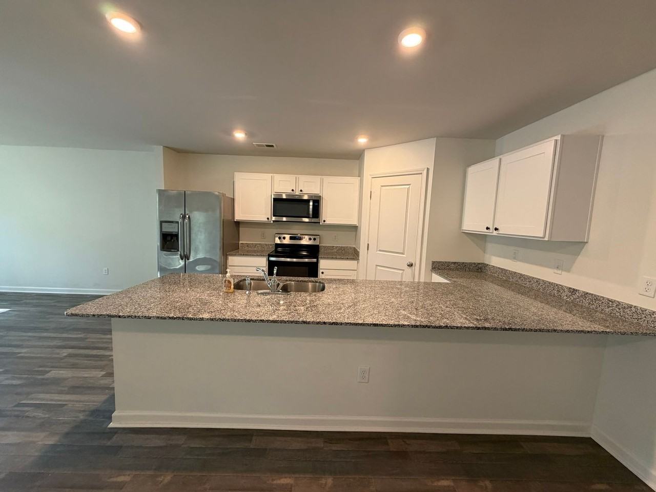 2491 Provence Dr Se - Photo 5 of 33