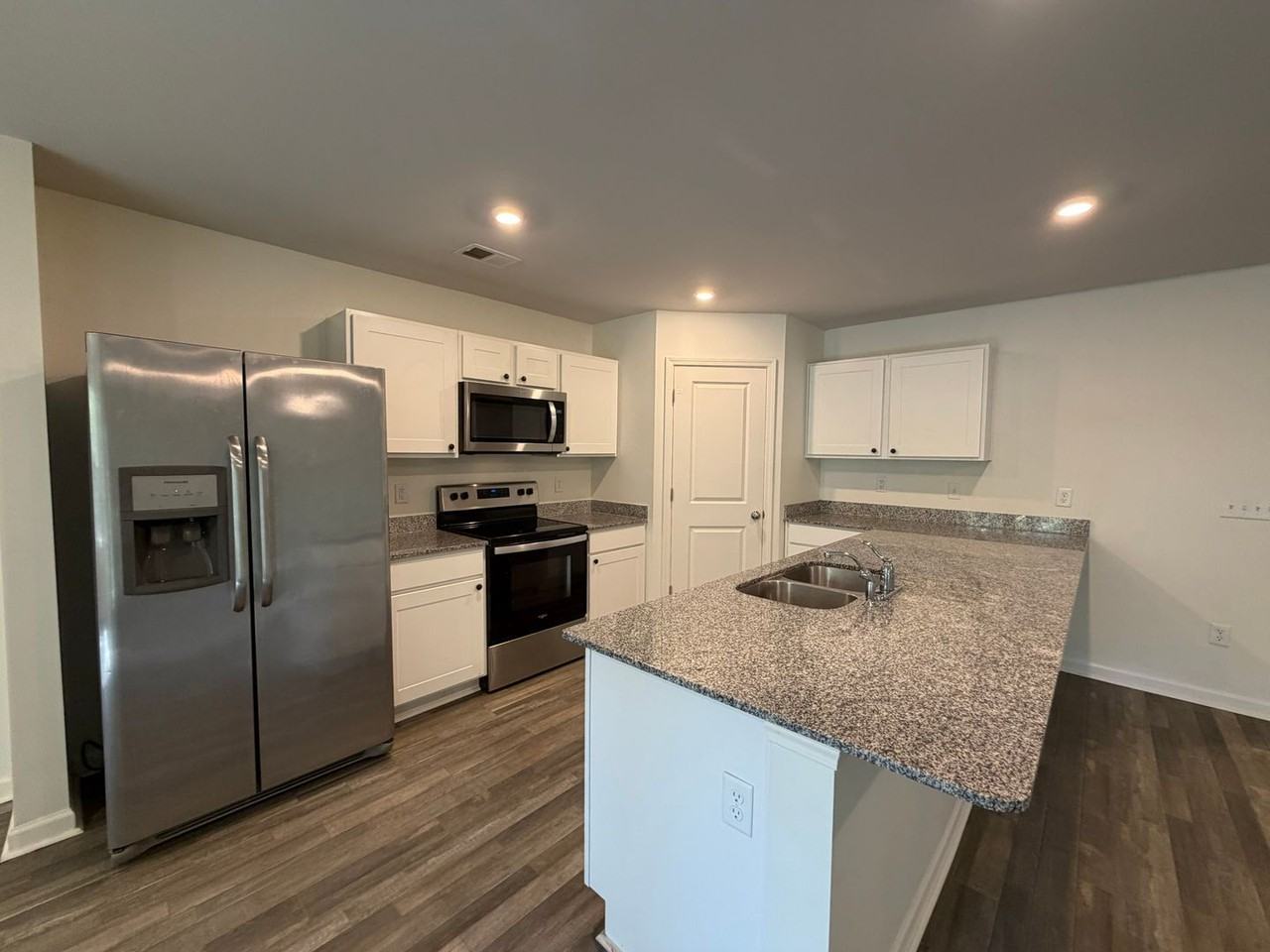 2491 Provence Dr Se - Photo 6 of 33