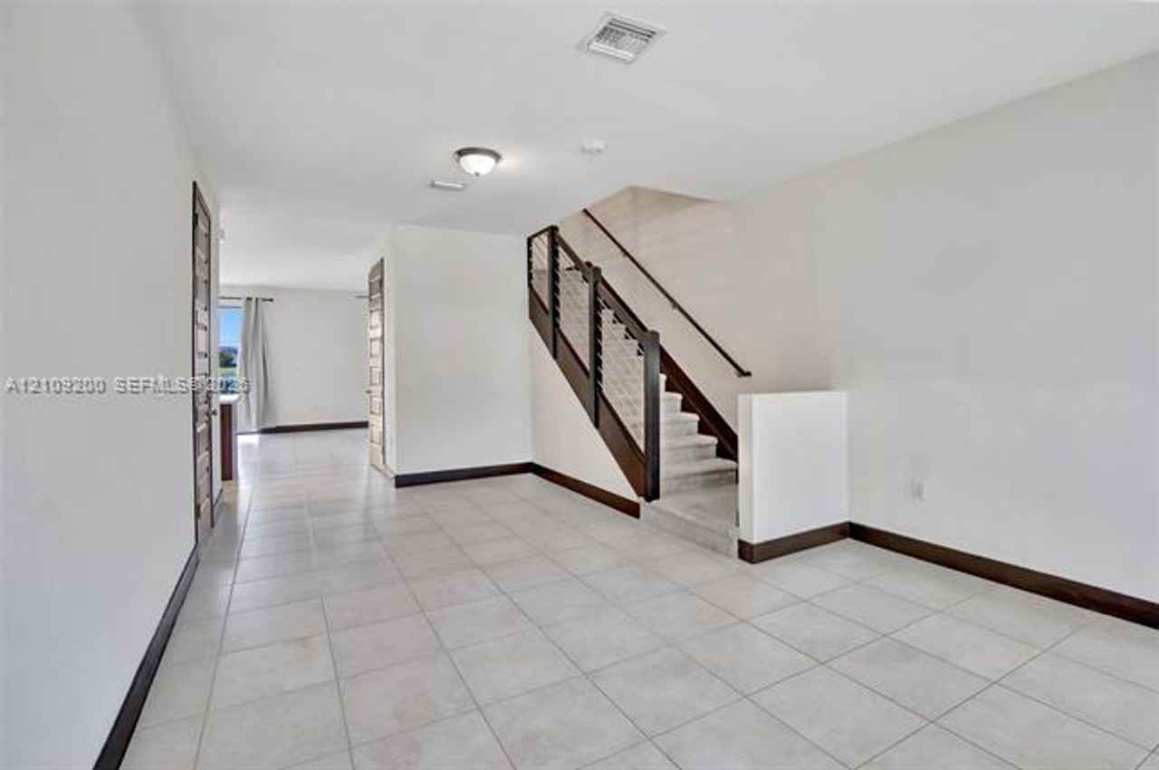 16011 16011 NW 91st Ct th 16011 - Photo 5 of 36