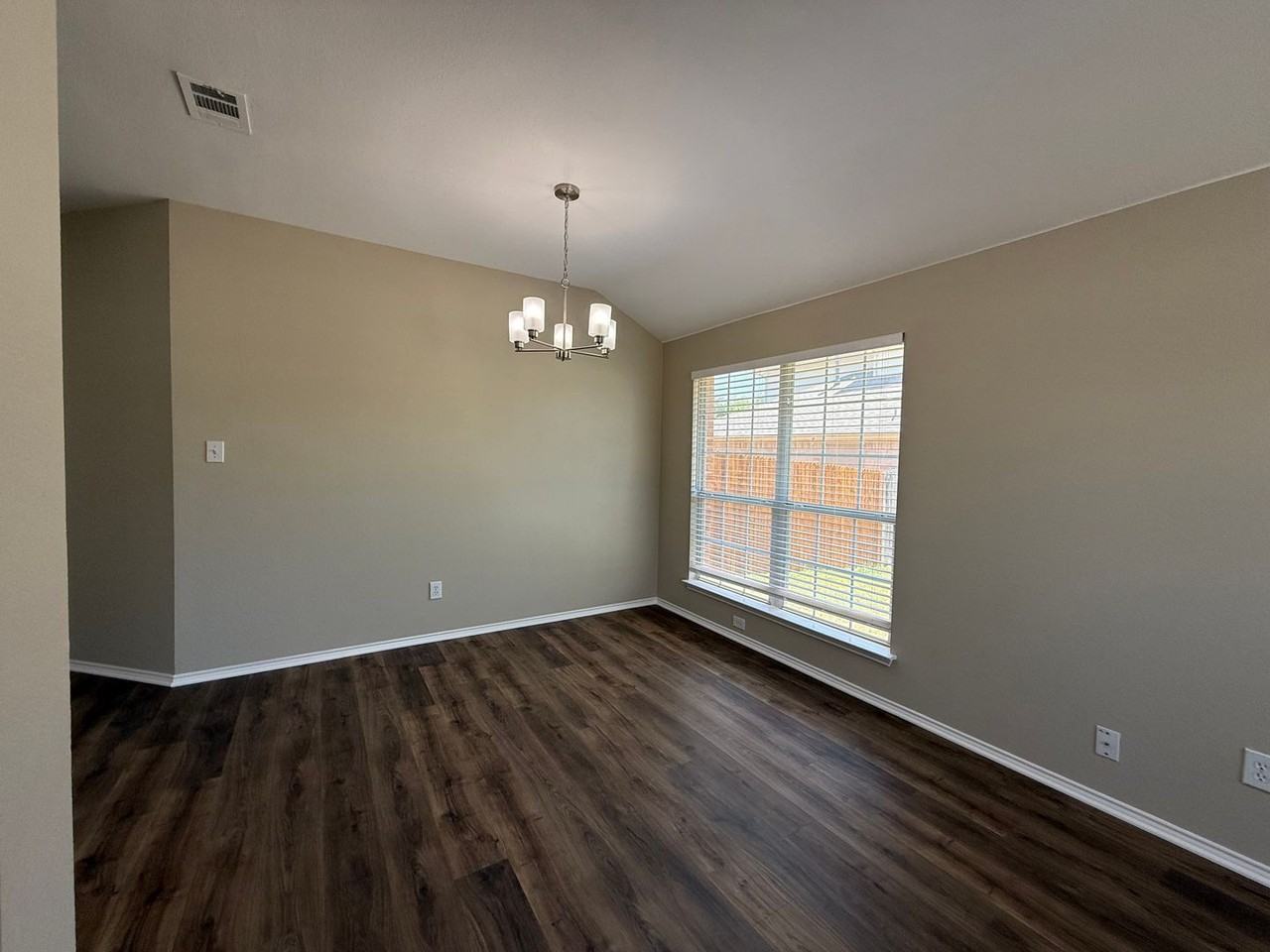 2110 Gleaner Dr - Photo 4 of 30