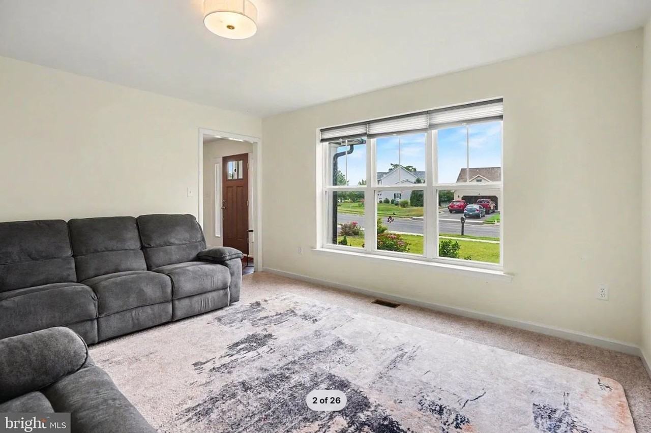 23 Essex Dr - Photo 2 of 26