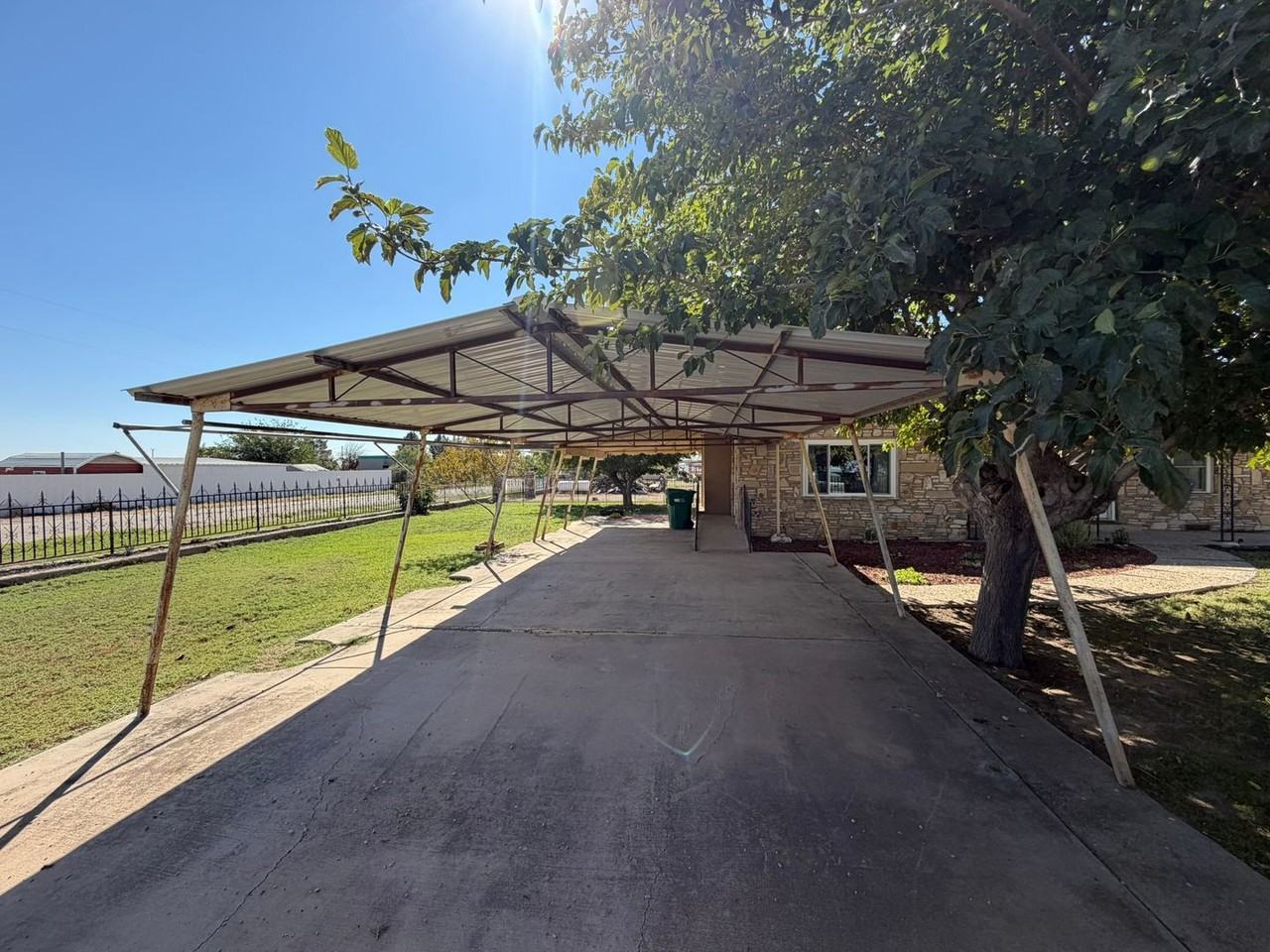 4305 E Derrick Rd - Photo 4 of 28