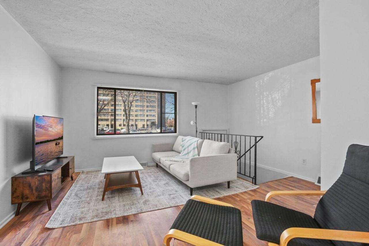 1813 Polk St Ne - Photo 2 of 15