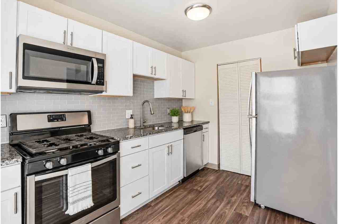 Fox Run Apartments and Townhomes - Photo 2 of 48