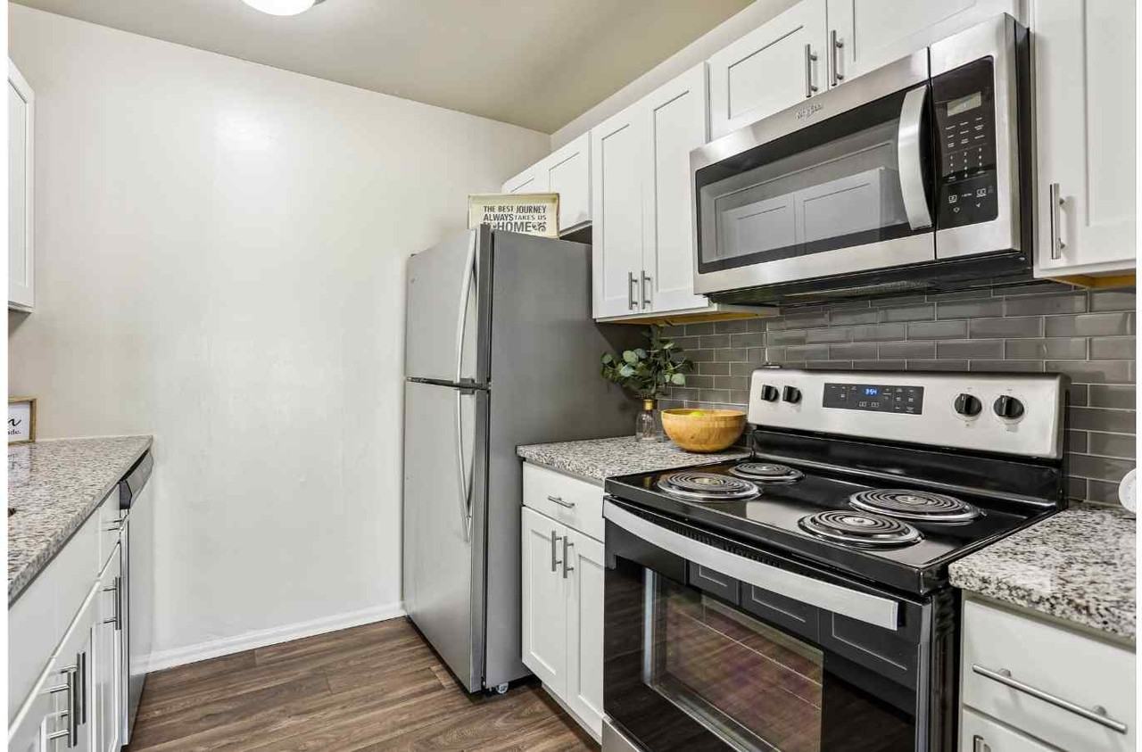 Fox Run Apartments and Townhomes - Photo 3 of 48