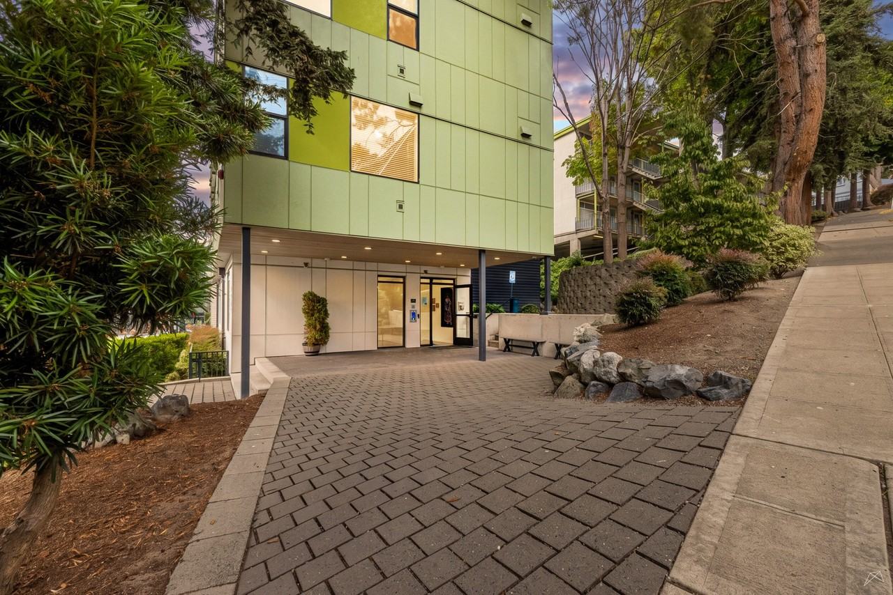 Enve on Eastlake Apartments - Photo 4 of 40