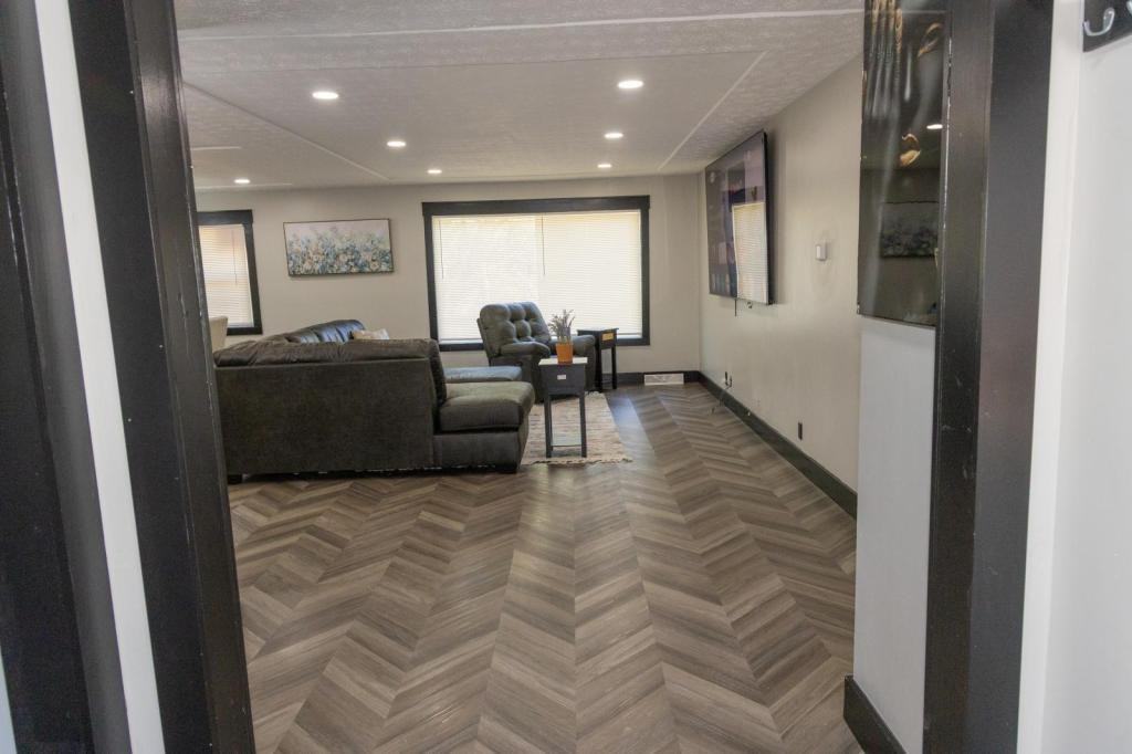 5830 Windermere Ln - Photo 5 of 50