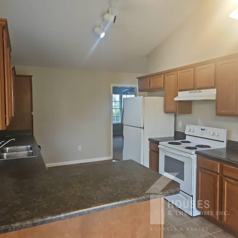 608 Chloe Faith Ct - Photo 5 of 21