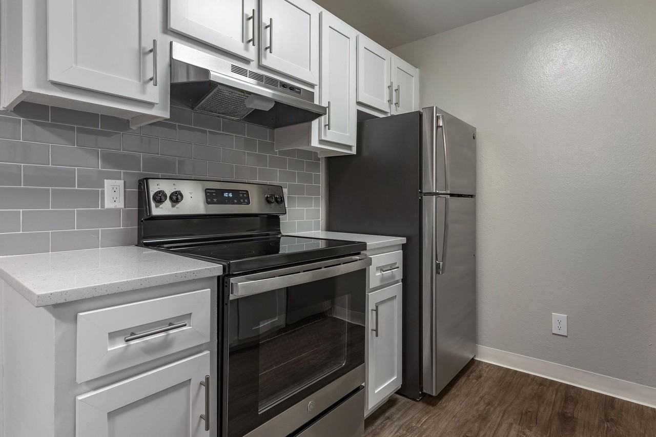 Portofino Apartments - Photo 4 of 38