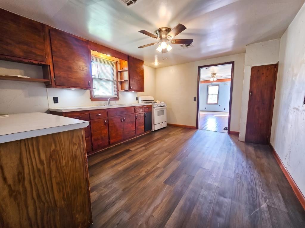 405 S Maple St - Photo 5 of 11